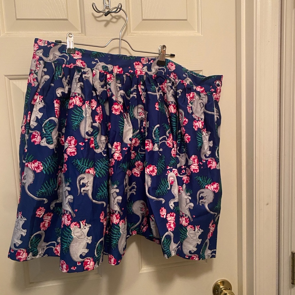 EUC Unique Vintage Dinosaur Floral Print Skirt size 4XL
